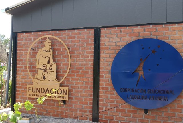 Señalética exterior instalada para fundaciones