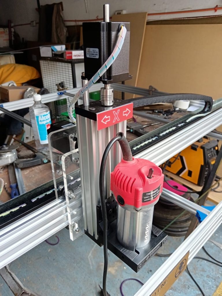 Router o spindle instalado en el eje Z